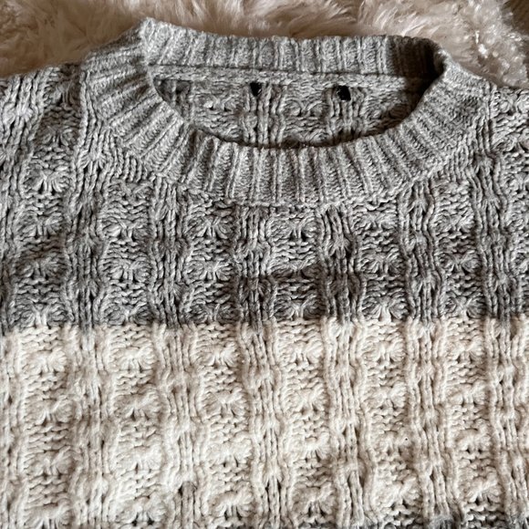 Oversized Chunky Cable Knit Grey & White Striped Sweater - Cozy Swing Top - Picture 4 of 5